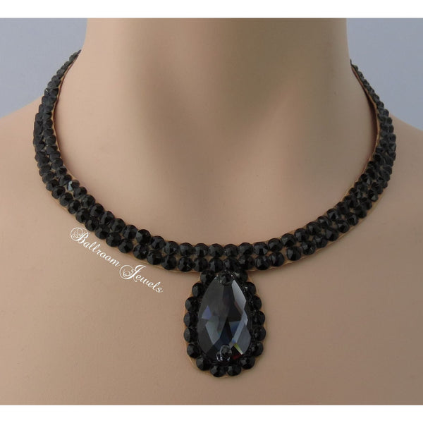 Ballroom Necklace Simple pear in black